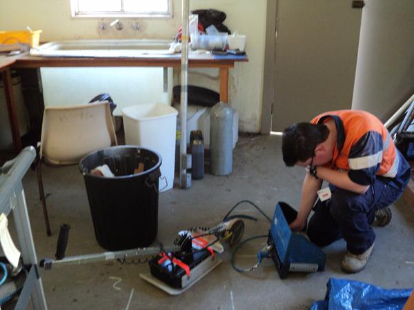 The Sir-3000 being set up utilising the 900Mhz Antenna.