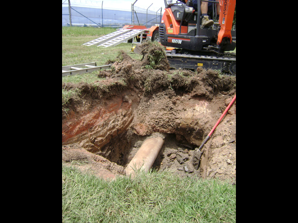 The 400MHz antenna being pushed in the cart for the transverse lines.