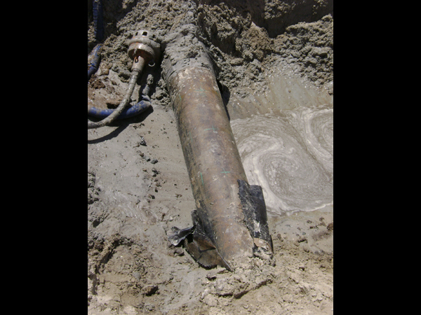 The 200MHz antenna being pulled over the transverse lines.